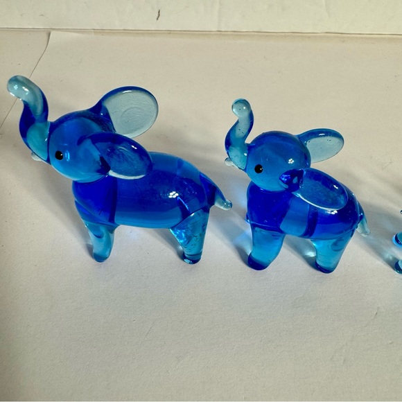 Vinatge Cobalt Blue Hand Blown Glass Elephant Herd family. 4 adorable elephants - Picture 2 of 8